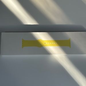 Apple Watch 45mm Lemon Zest Sport Band